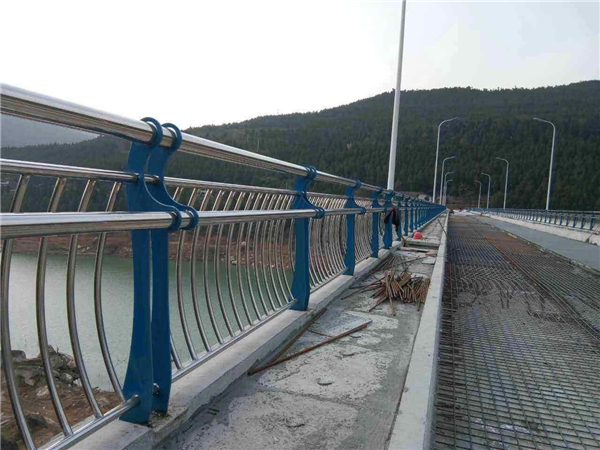 河南不锈钢桥梁护栏的特点及其在桥梁安全中的重要作用