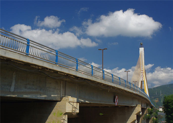 河南304不锈钢桥梁护栏：安全、耐用与美观的完美结合