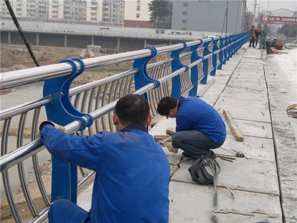 河南不锈钢河道护栏的特性及其在城市景观中的应用