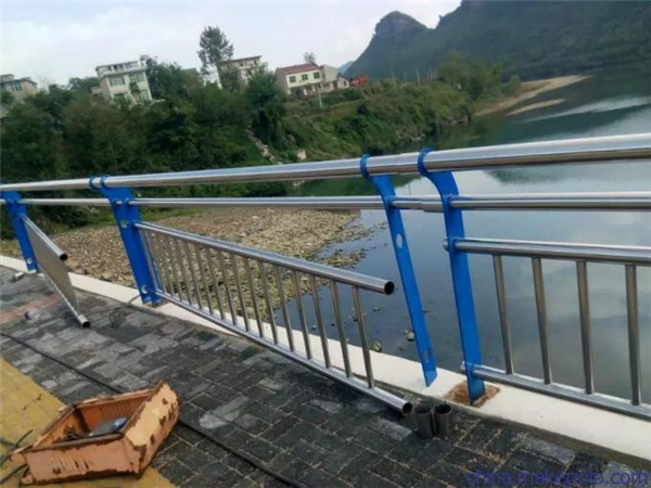 河南不锈钢复合管护栏是一种卓越的防护材料