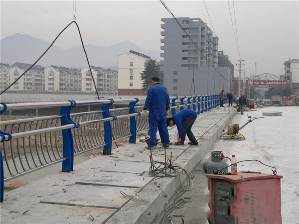 河南不锈钢复合管护栏常见问题及解决方案